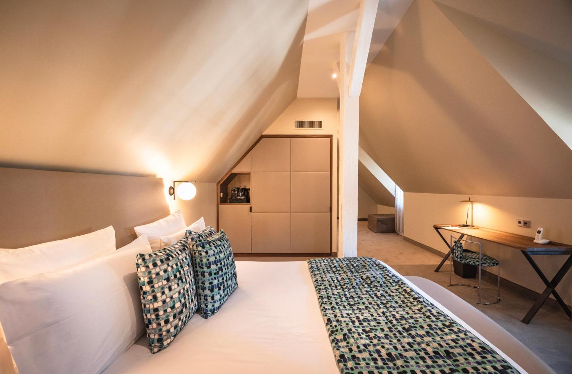 Deluxe Room,1690934529:JPEG